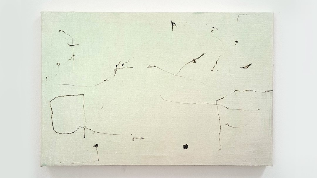 Philipp Naujoks, Battery Memories 3, 2026, 30,5 x 46,5 cm, Tempera, Pigment und 447nm auf Leinwand, courtesy Galerie Rupert Pfab